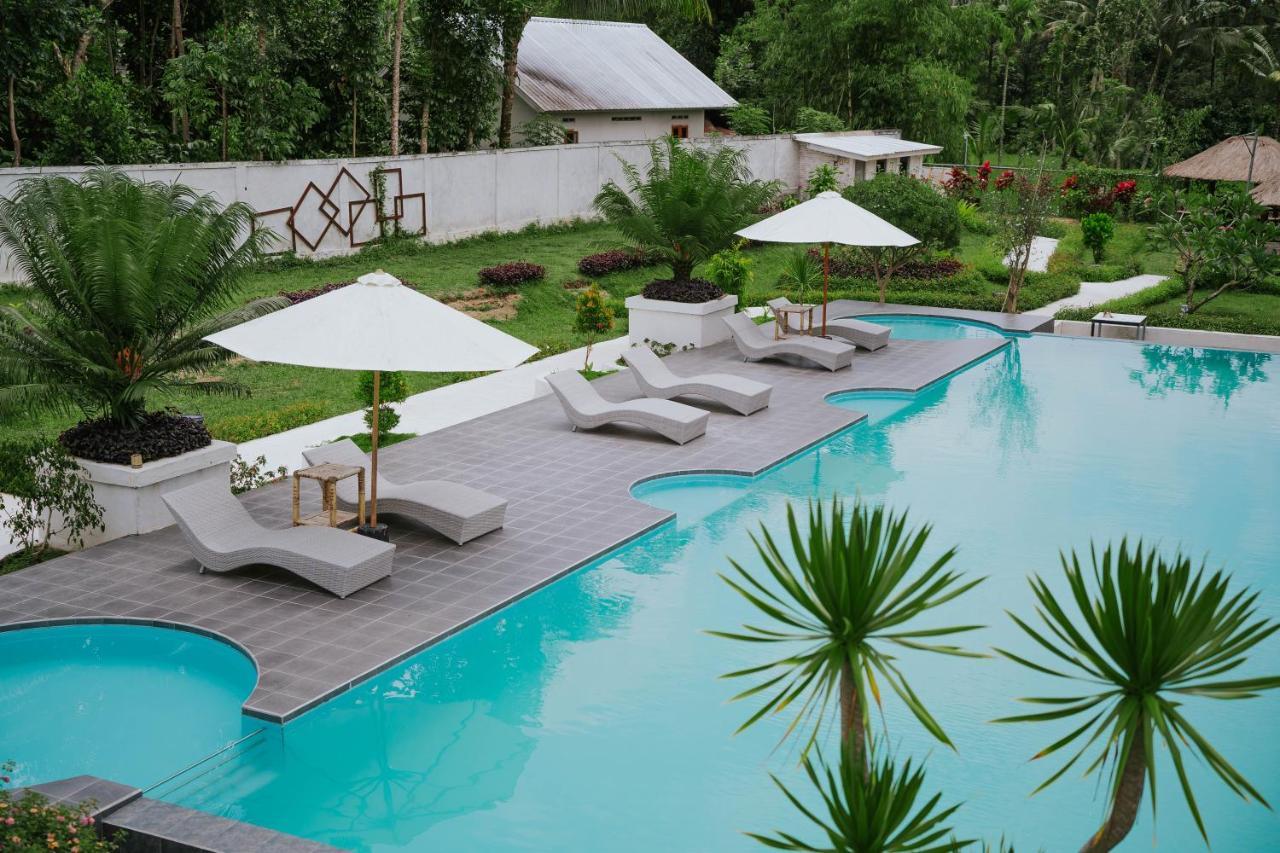 Nirvana Hotel Resort เตเตบาตู ภายนอก รูปภาพ