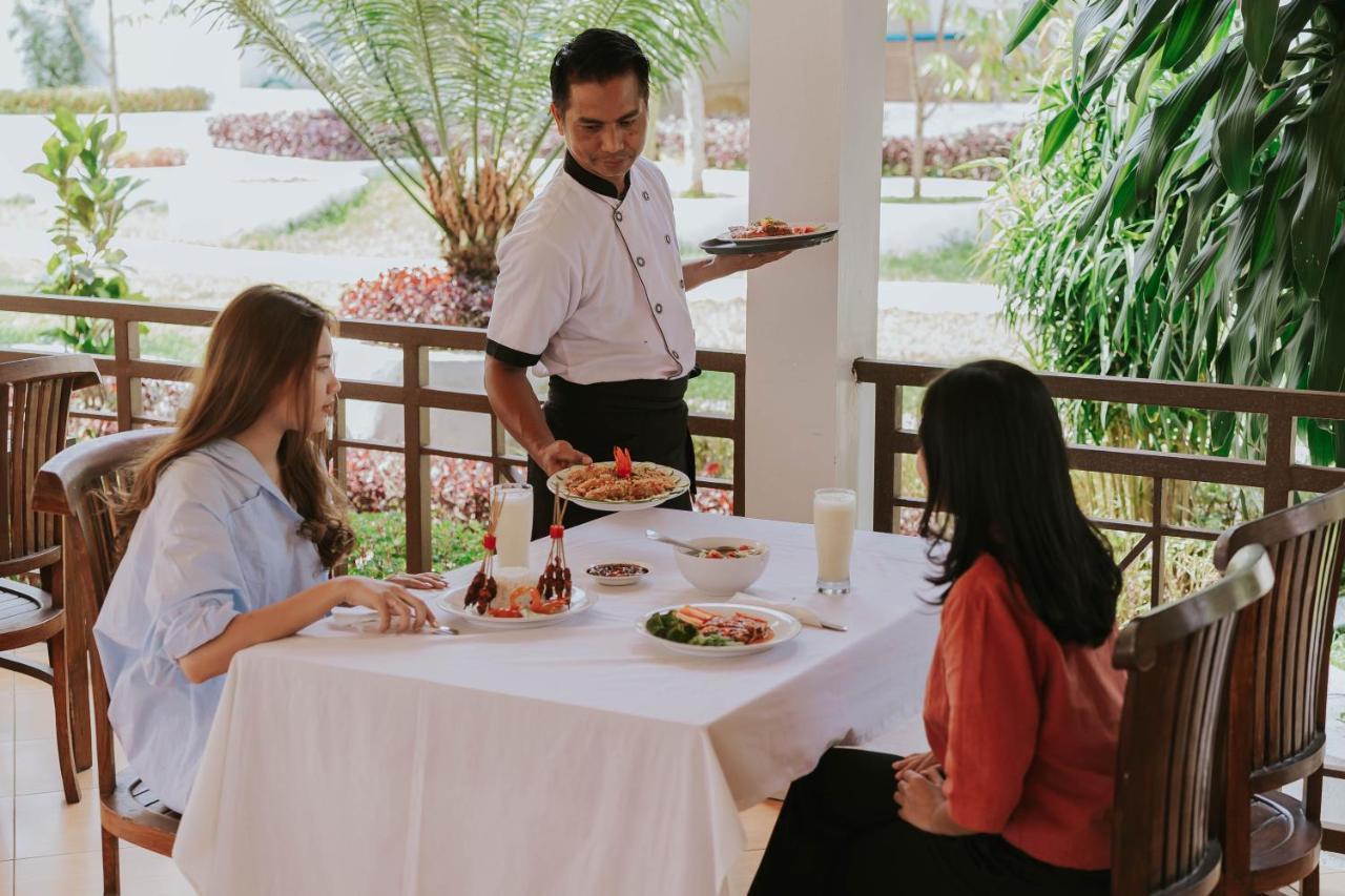 Nirvana Hotel Resort เตเตบาตู ภายนอก รูปภาพ