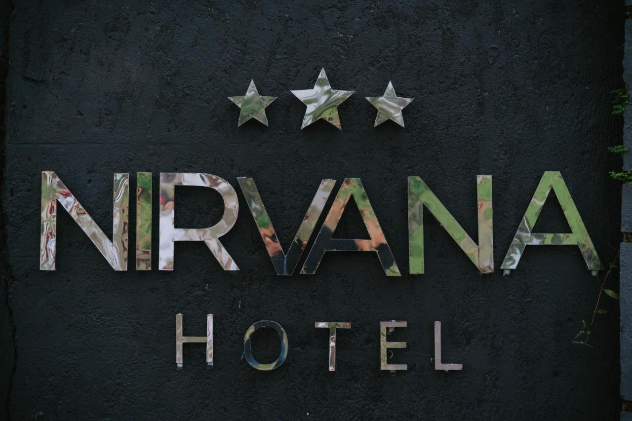 Nirvana Hotel Resort เตเตบาตู ภายนอก รูปภาพ