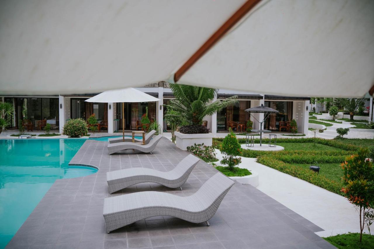 Nirvana Hotel Resort เตเตบาตู ภายนอก รูปภาพ