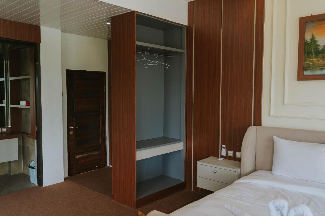 Nirvana Hotel Resort เตเตบาตู ภายนอก รูปภาพ