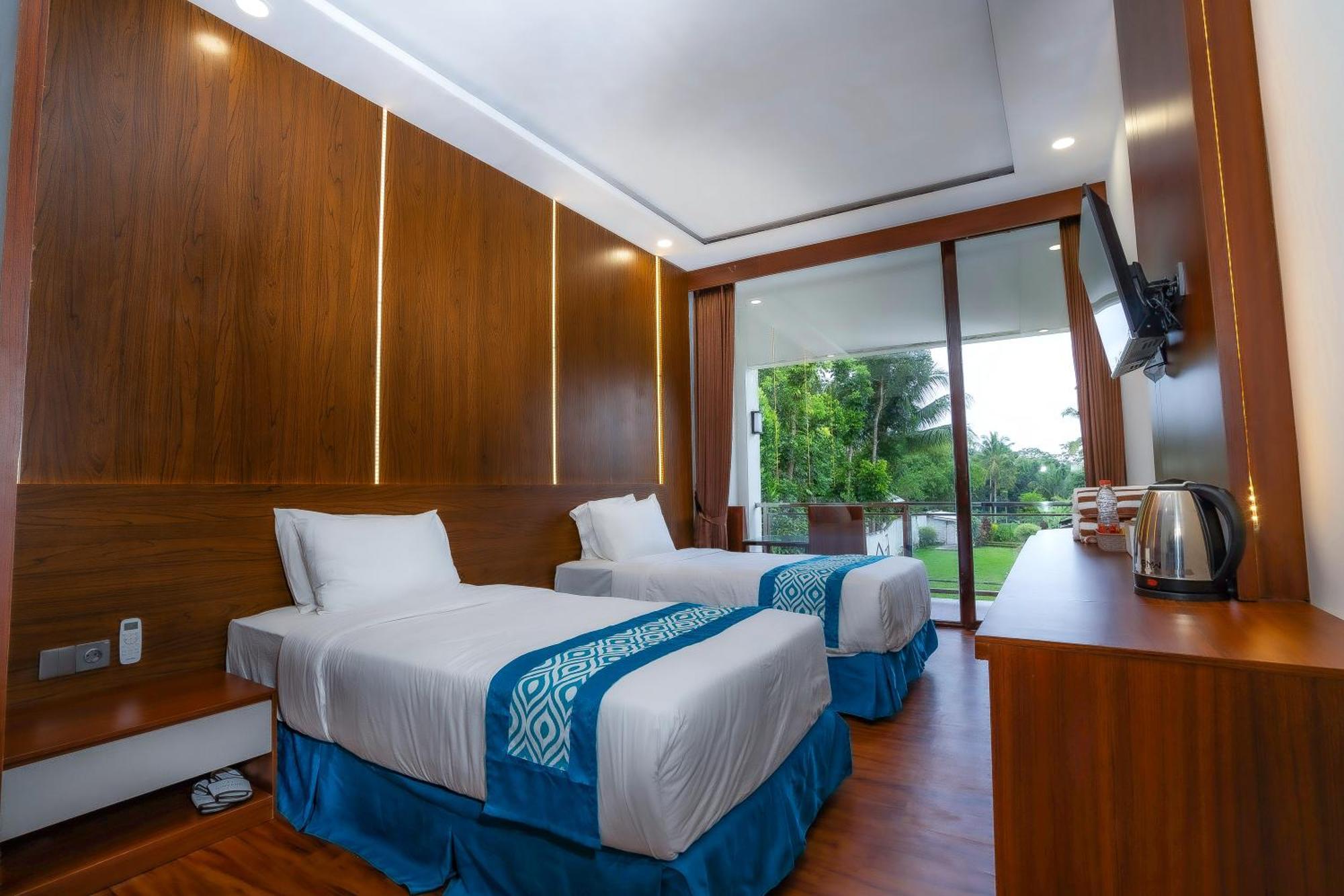 Nirvana Hotel Resort เตเตบาตู ภายนอก รูปภาพ