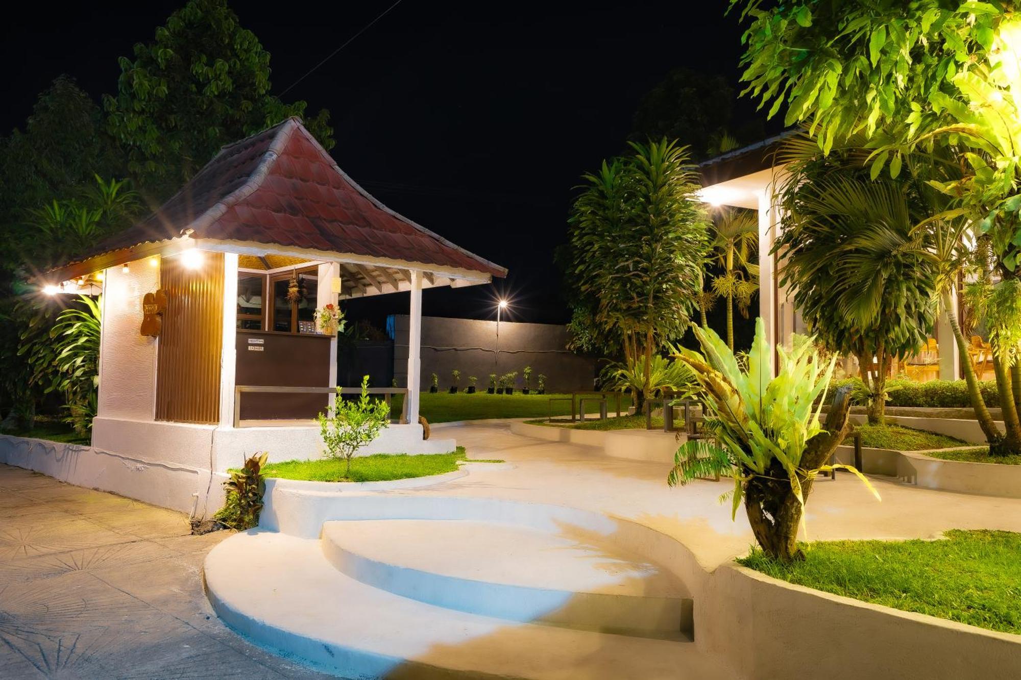 Nirvana Hotel Resort เตเตบาตู ภายนอก รูปภาพ