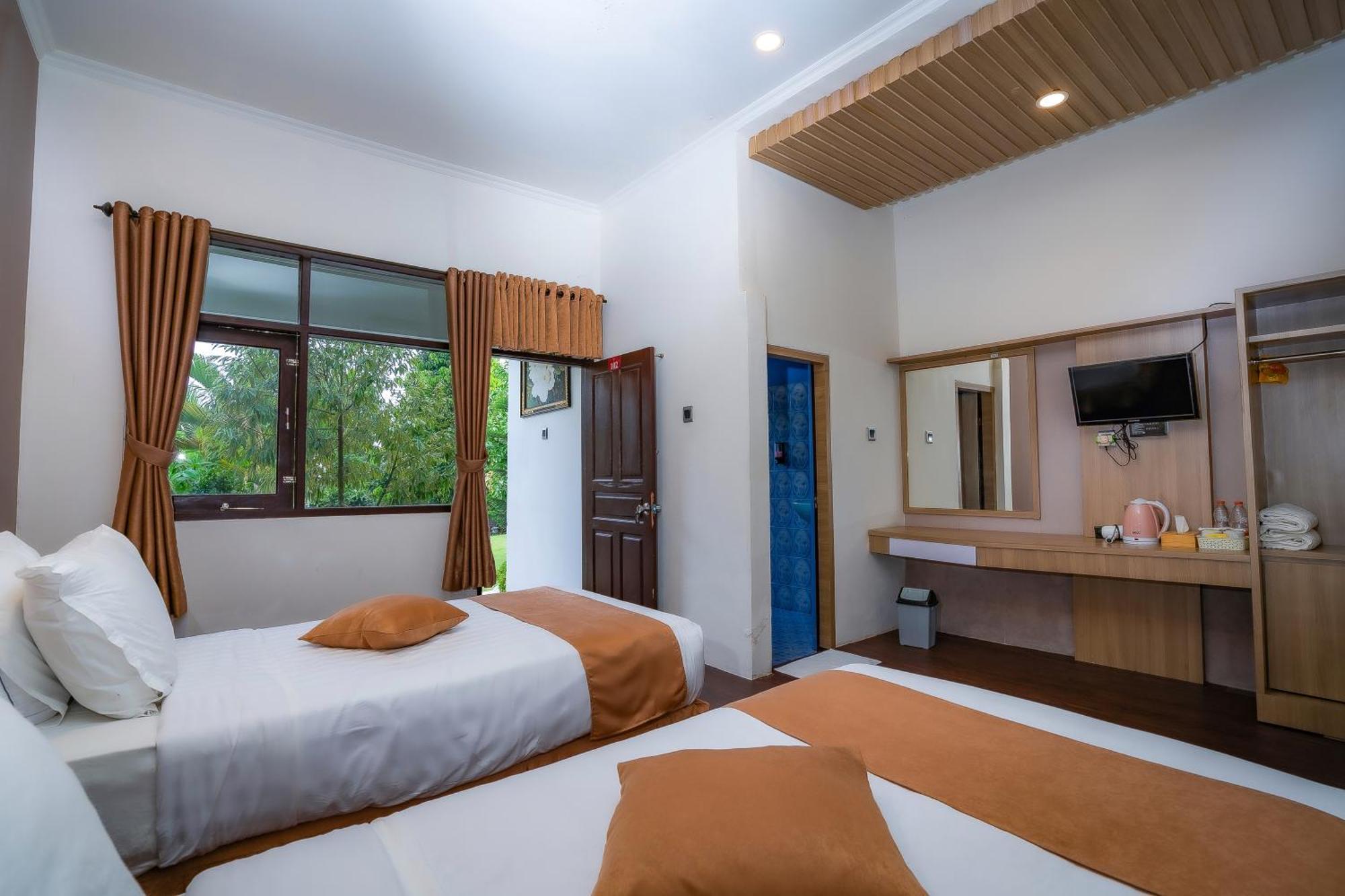 Nirvana Hotel Resort เตเตบาตู ภายนอก รูปภาพ