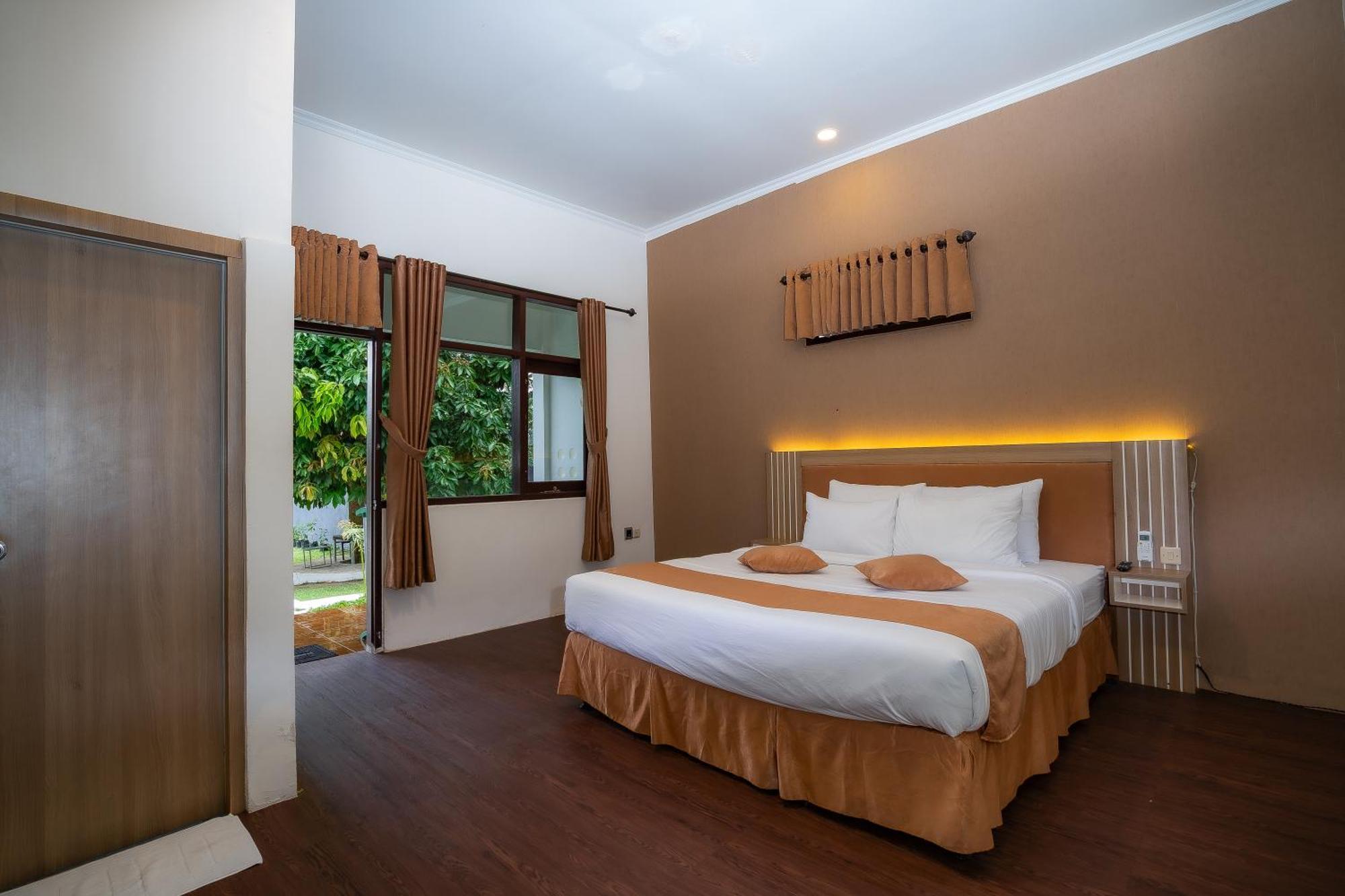 Nirvana Hotel Resort เตเตบาตู ภายนอก รูปภาพ
