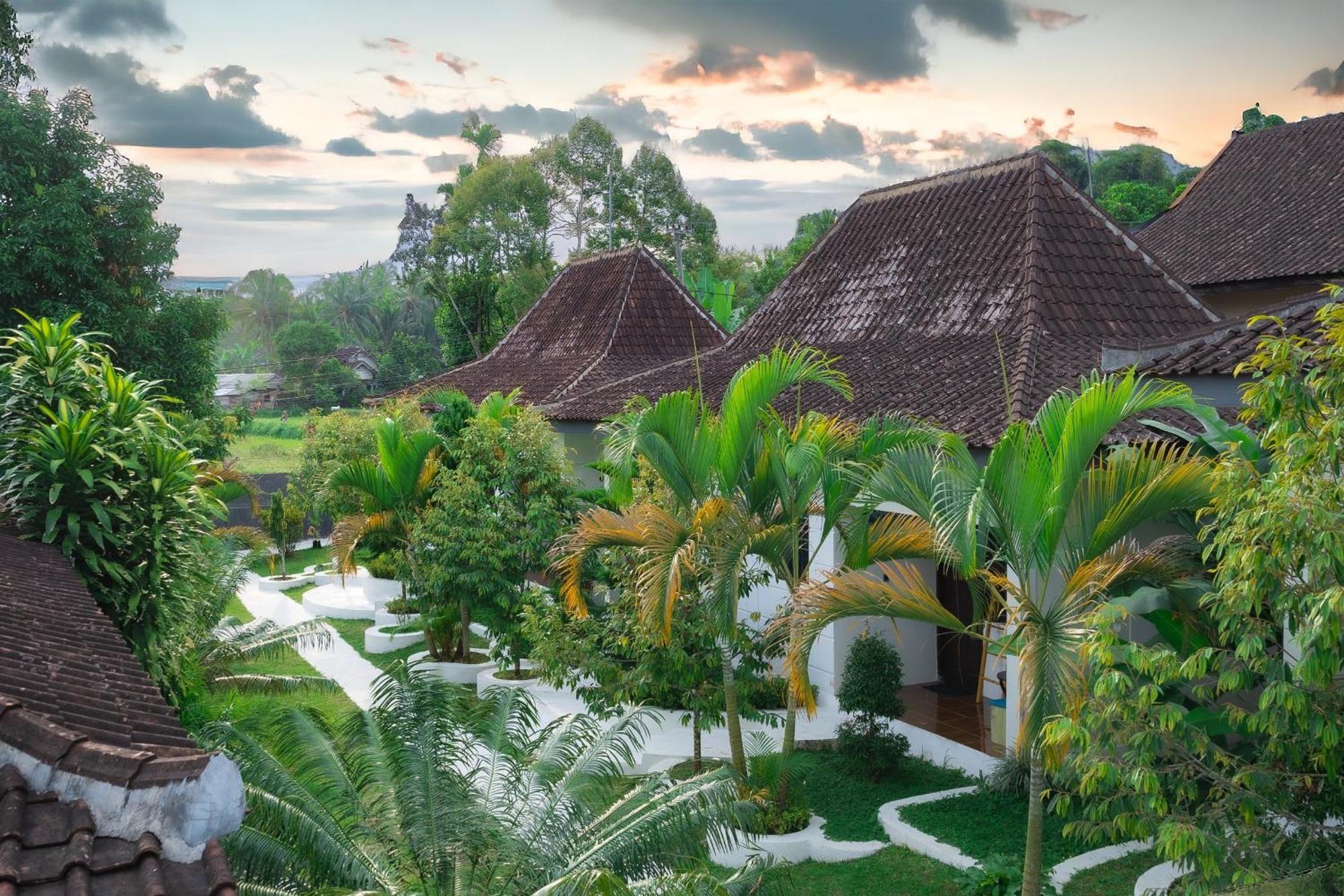Nirvana Hotel Resort เตเตบาตู ภายนอก รูปภาพ
