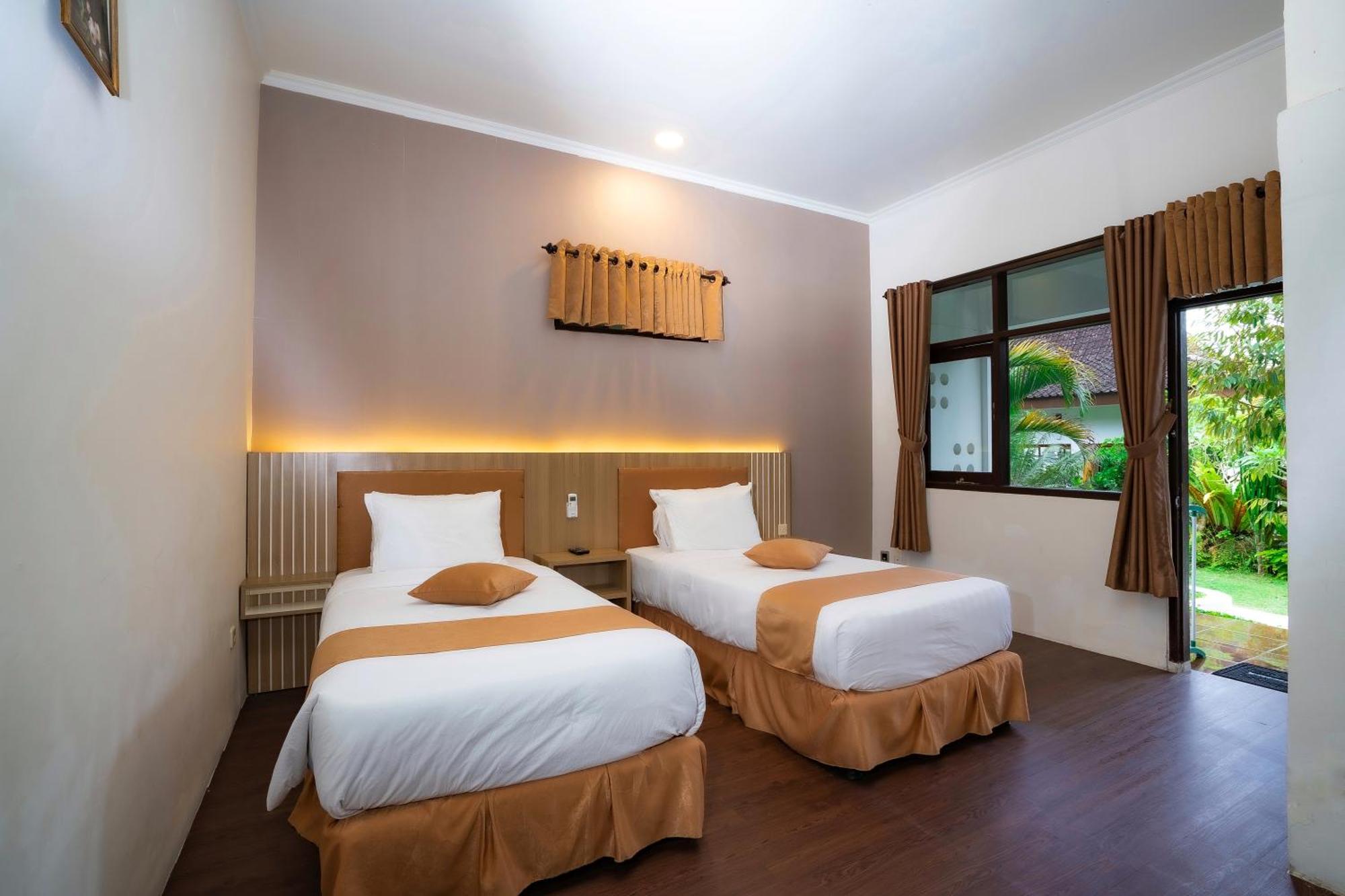 Nirvana Hotel Resort เตเตบาตู ภายนอก รูปภาพ