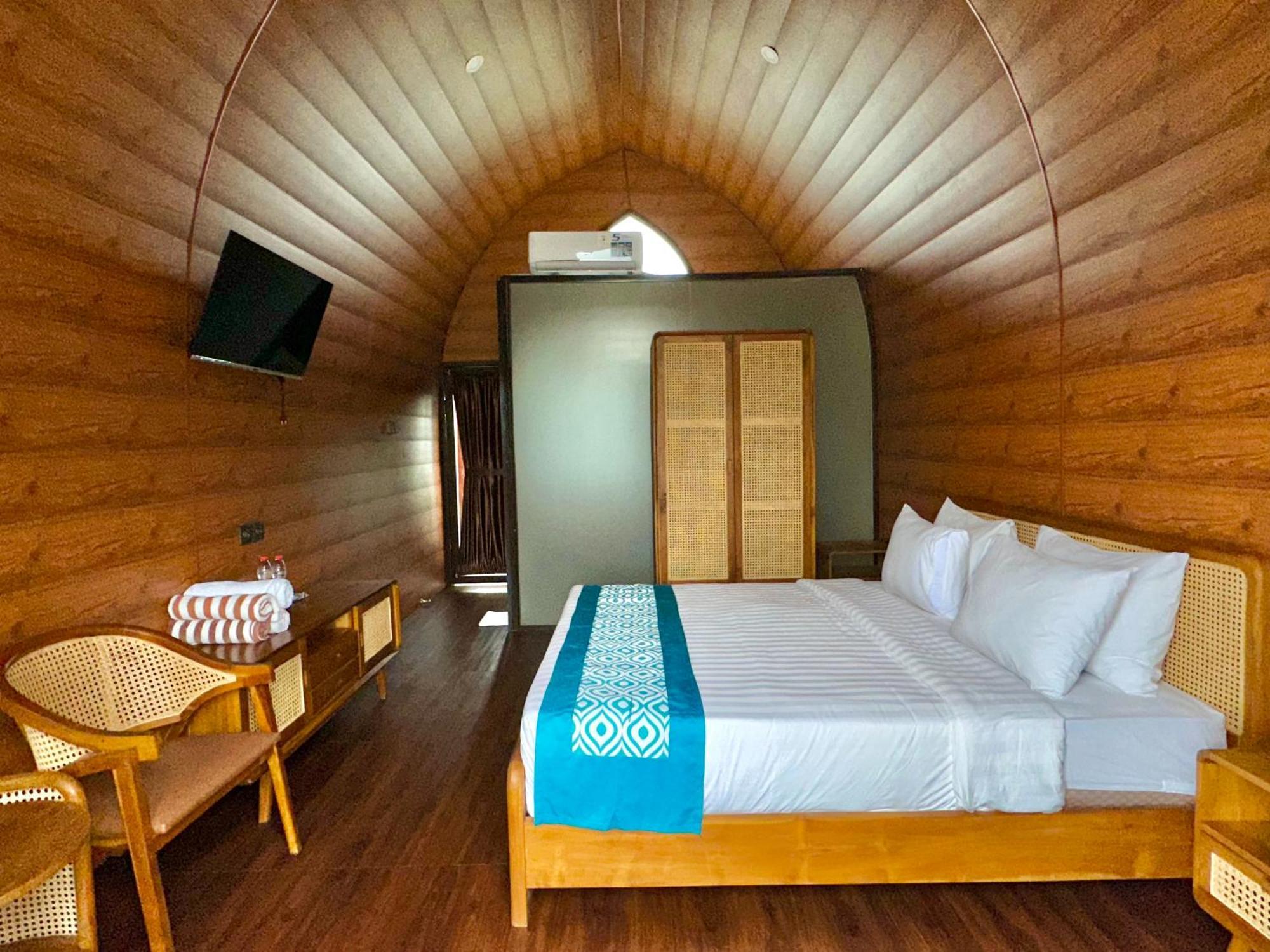 Nirvana Hotel Resort เตเตบาตู ภายนอก รูปภาพ