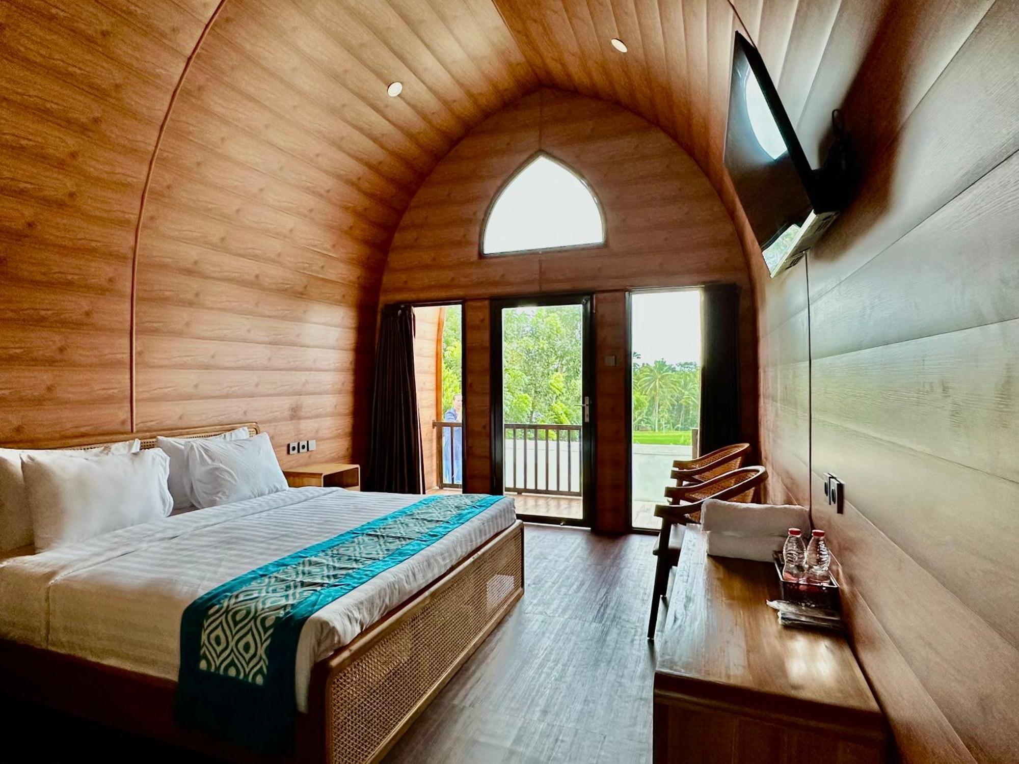 Nirvana Hotel Resort เตเตบาตู ภายนอก รูปภาพ