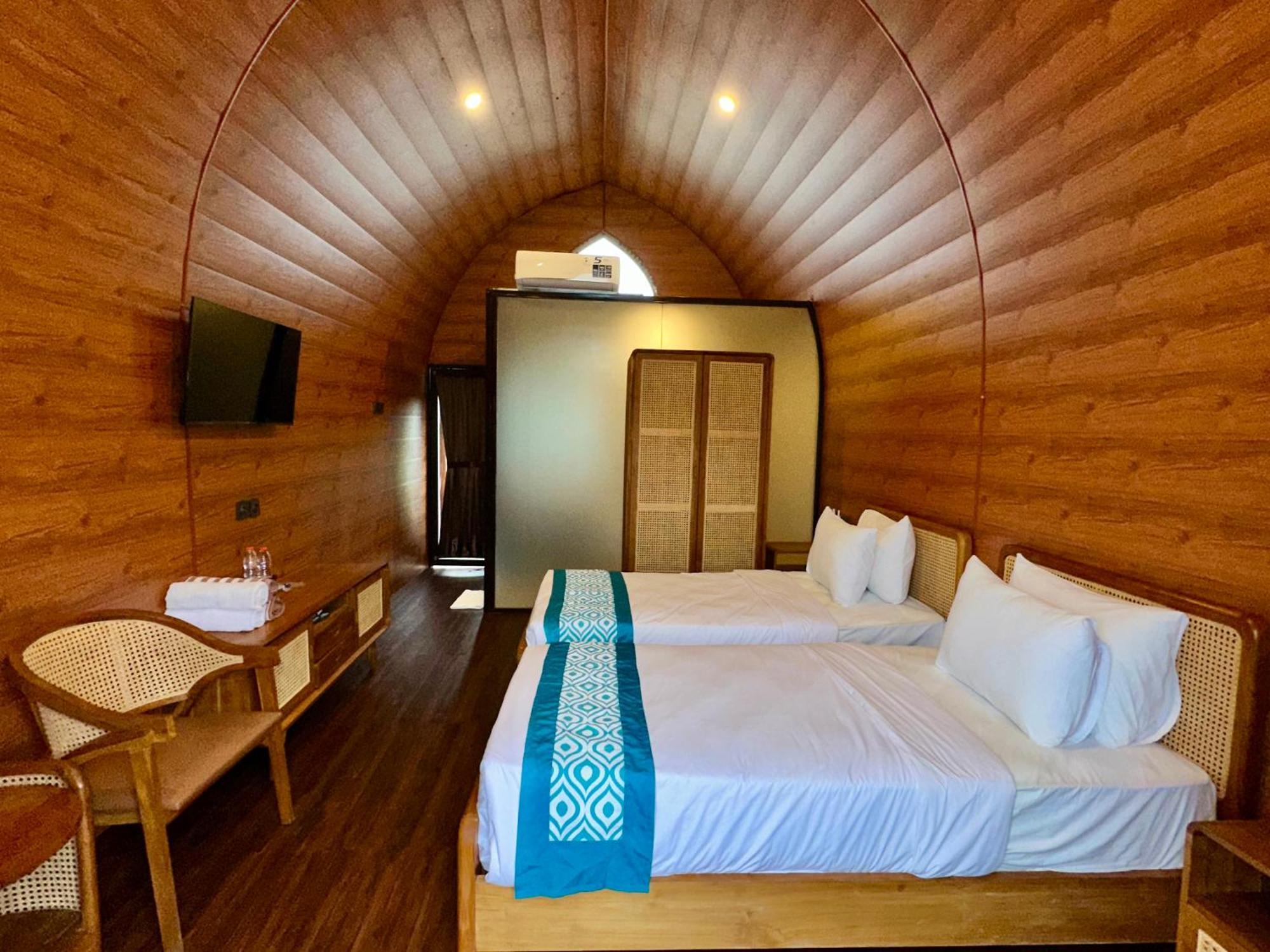 Nirvana Hotel Resort เตเตบาตู ภายนอก รูปภาพ